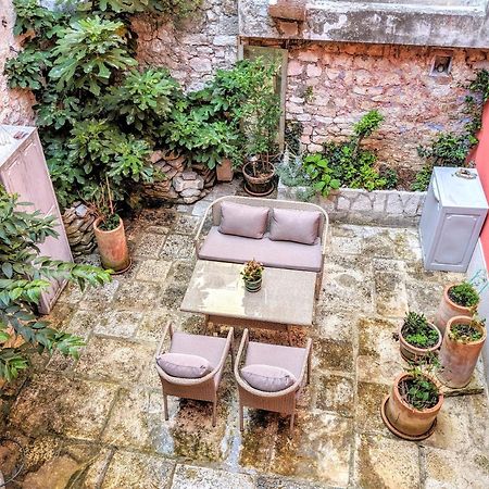 Private Courtyard Medieval Stone Home In Old Town Rovinj Exterior foto