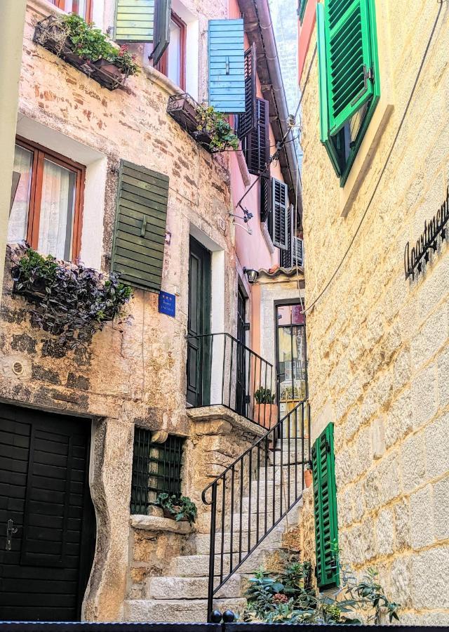 Private Courtyard Medieval Stone Home In Old Town Rovinj Exterior foto