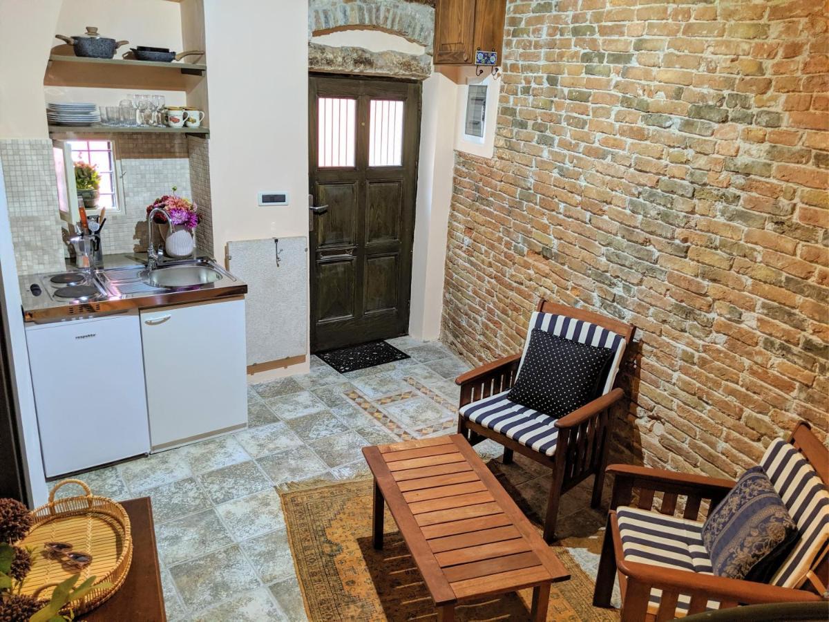Private Courtyard Medieval Stone Home In Old Town Rovinj Exterior foto
